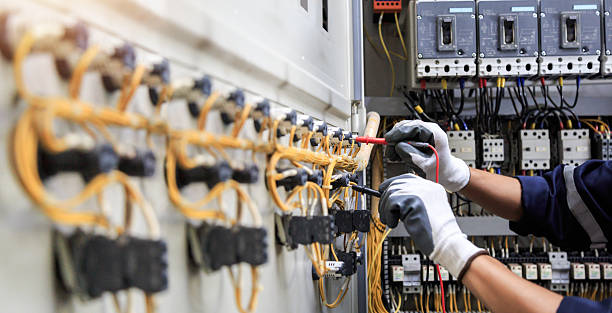 Professional Electrician technician working in Reedurban, OH